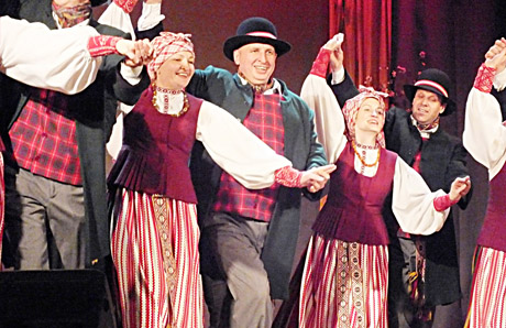 Šokių festivalyje – arti šimto porų