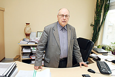Šalia daugiabučio pravers šalmas